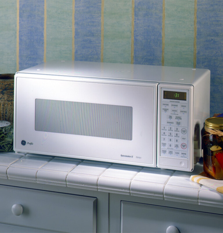Spacemaker II .9 Cu. Ft. Capacity Microwave Oven JEM31WA