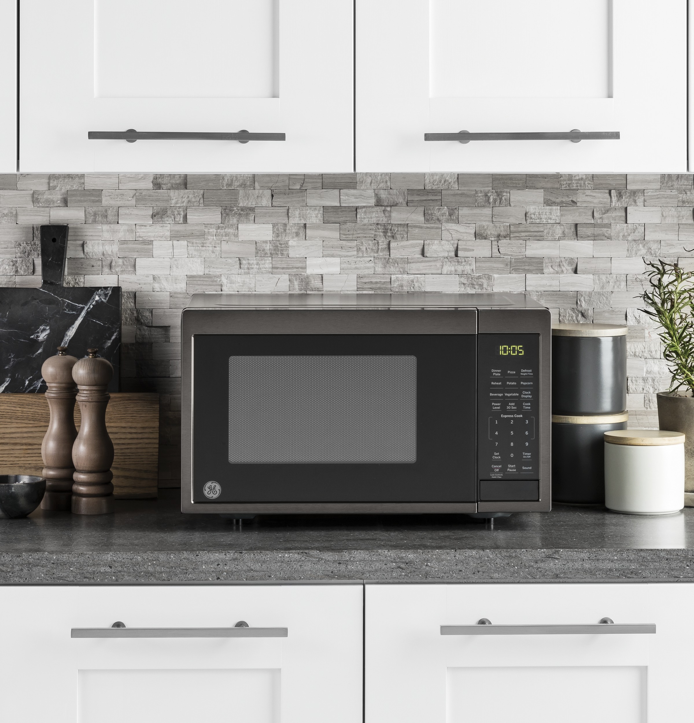 0.9 Cu. Ft. Capacity Countertop Microwave Oven JES1095BMTS, product image 4 of 7