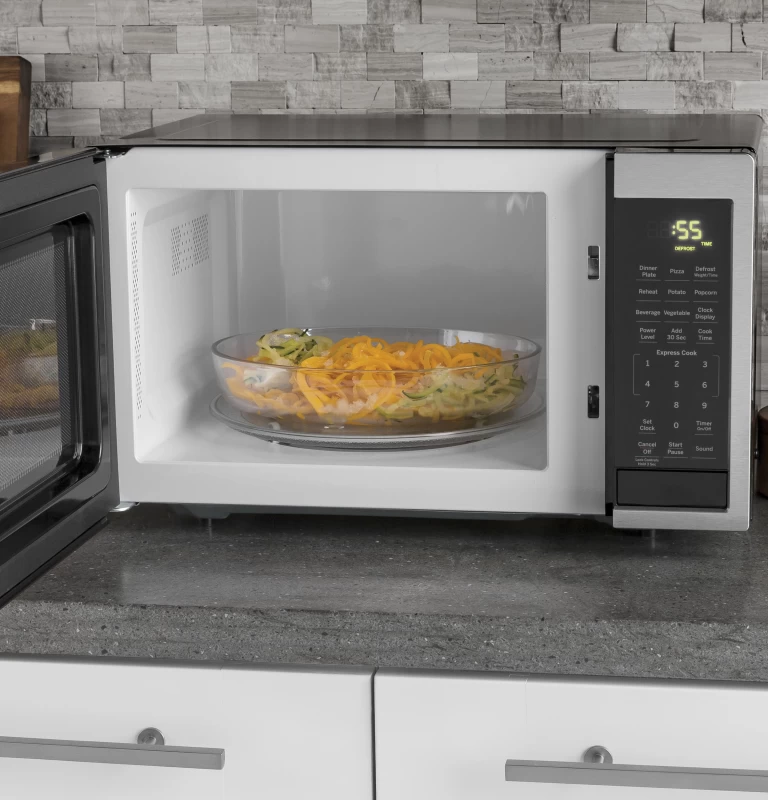 0.9 Cu. Ft. Capacity Countertop Microwave Oven JES1095SMSS