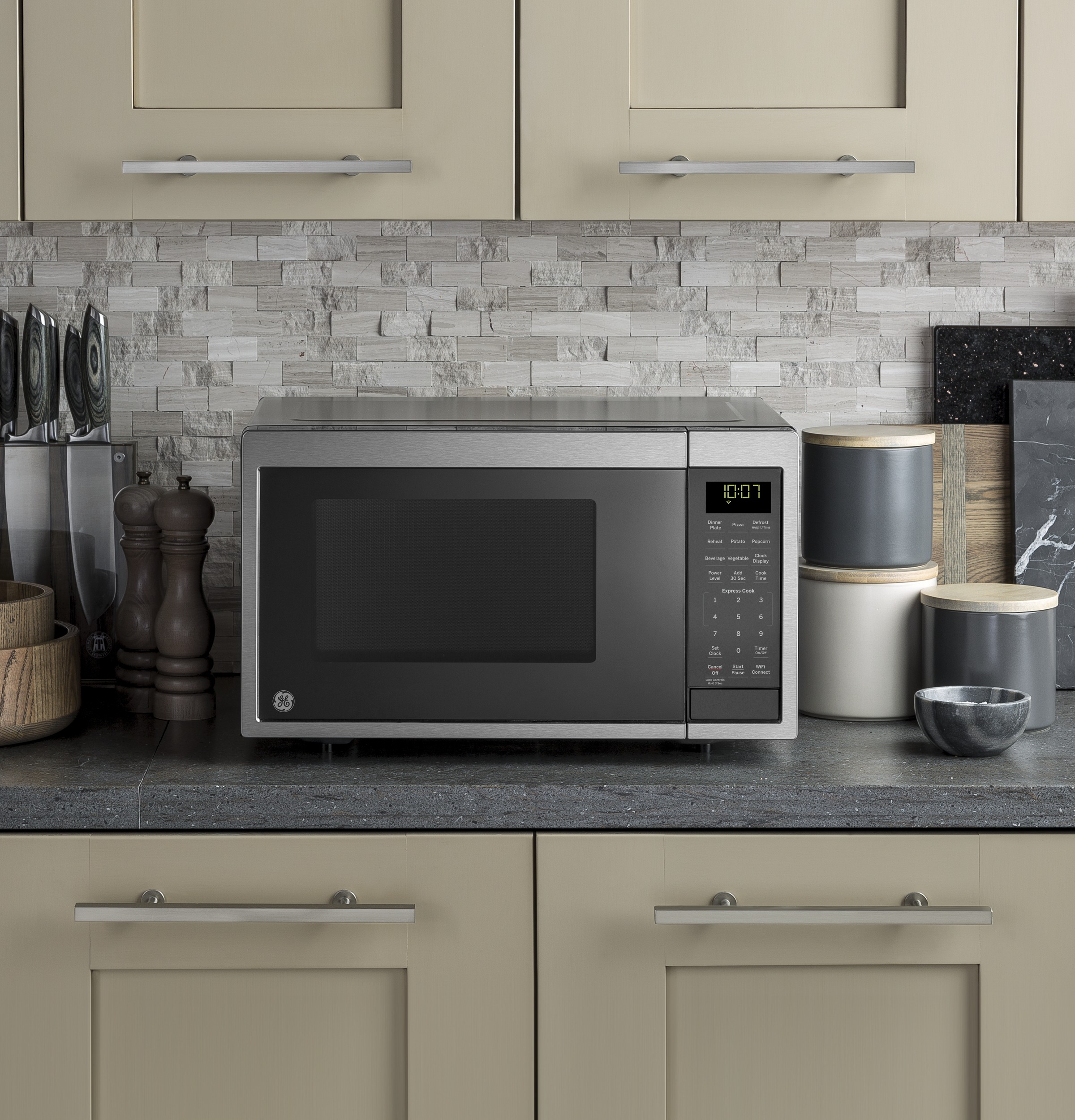 0.9 Cu. Ft. Capacity Smart Countertop Microwave Oven with Scan-To-Cook Technology JES1097SMSS