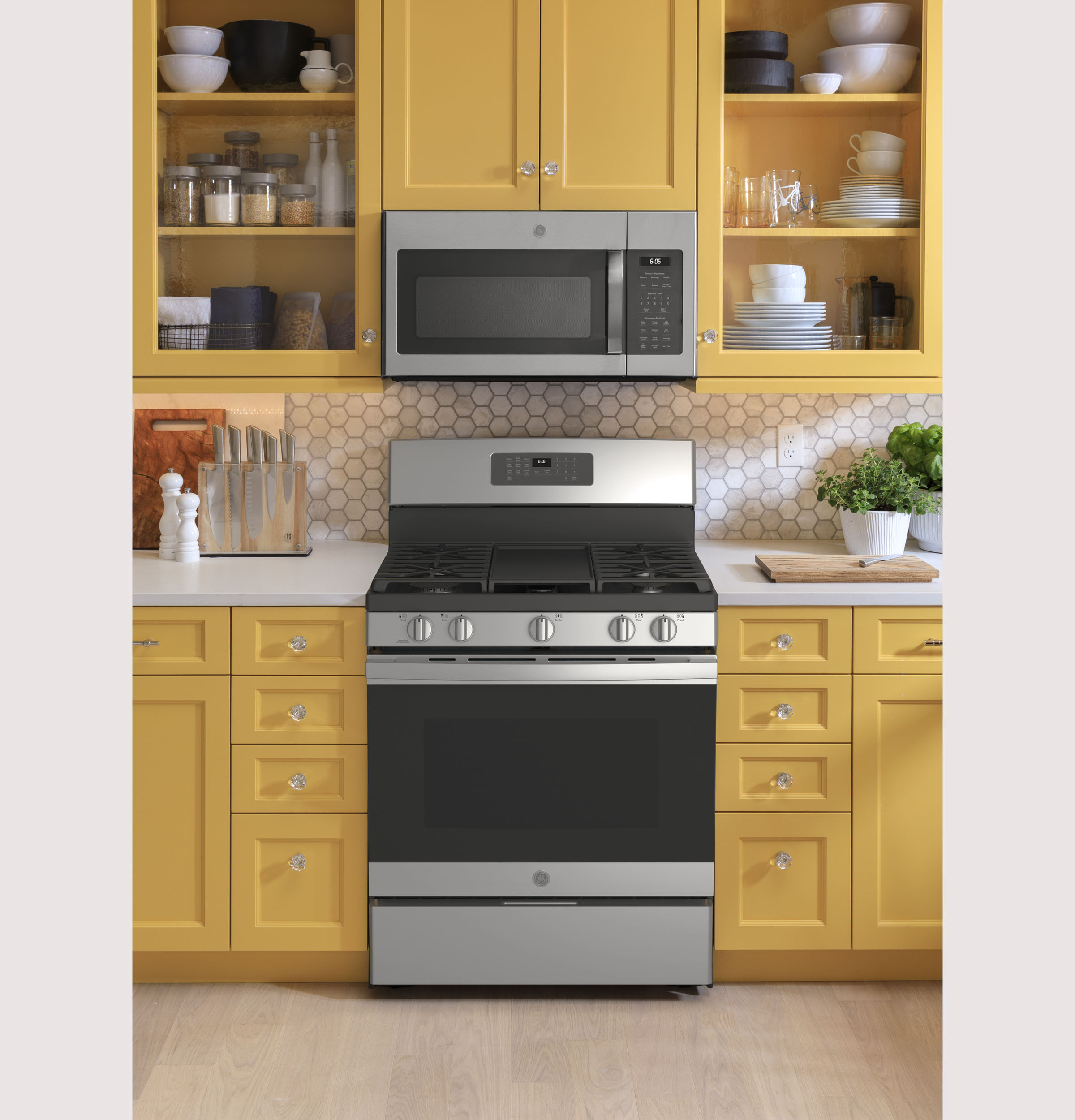 30" Free-Standing Gas Fingerprint Resistant Range JGB660YPFS