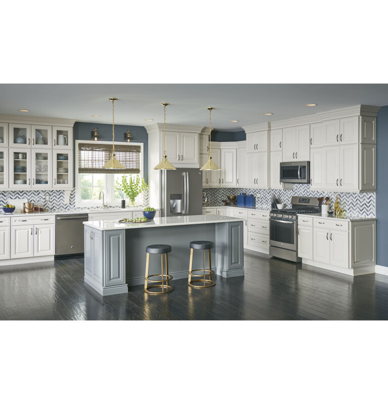 Adora series by 30" Free-Standing Gas Convection Range JGB720EEJES