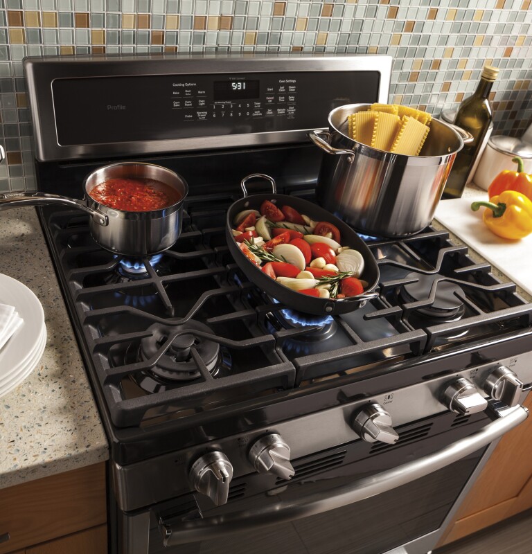 Adora series by 30" Free-Standing Gas Convection Range JGB720FEJDS