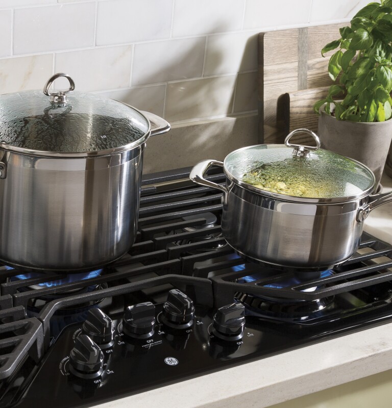 36" Built-In Gas Cooktop with 5 Burners and Dishwasher Safe Grates view 7