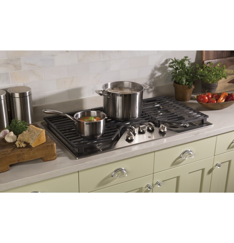 36" Built-In Gas Cooktop with 5 Burners and Dishwasher Safe Grates view 5