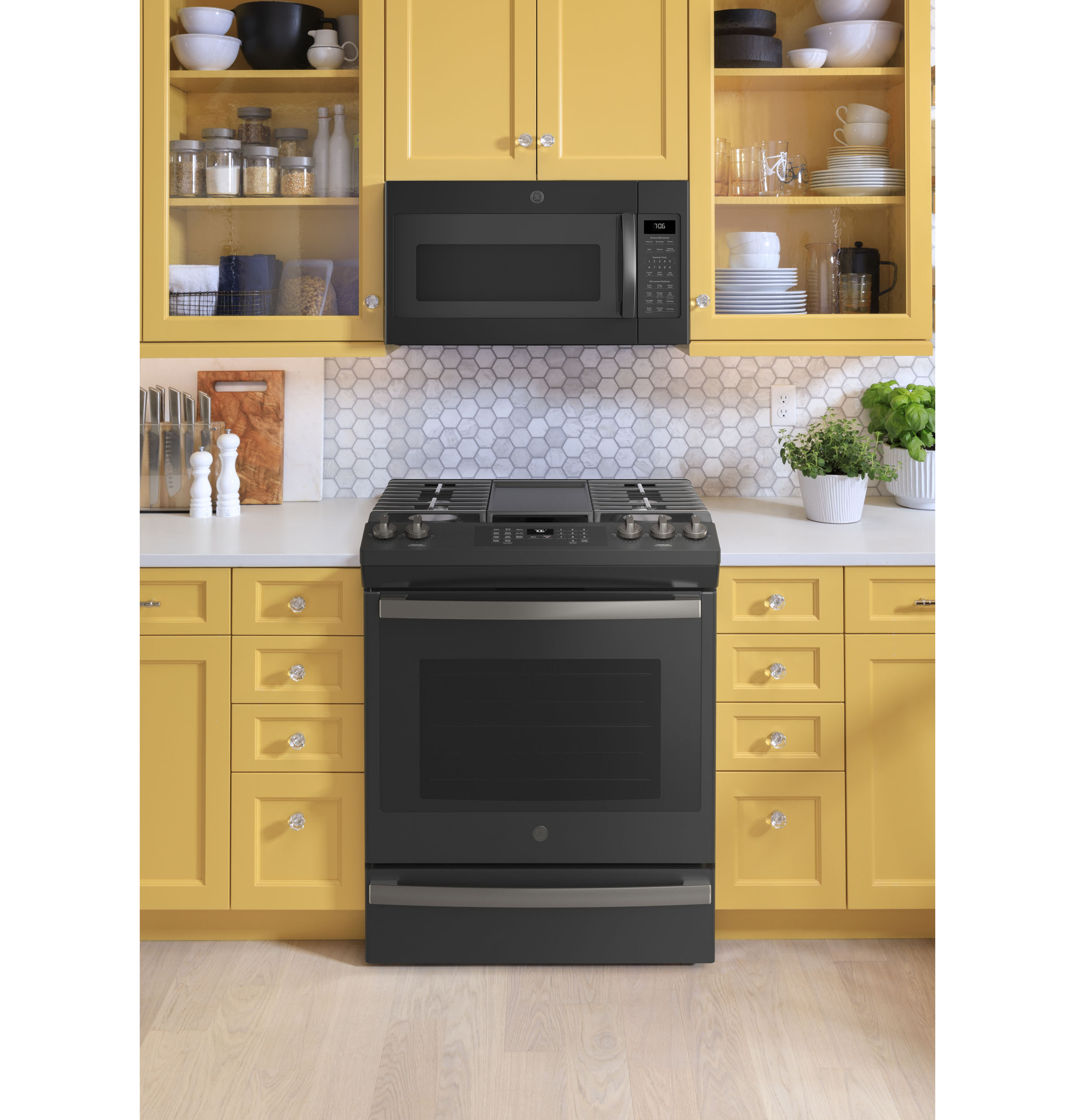 30" Slide-In Front-Control Convection Gas Range with No Preheat Air Fry view 6