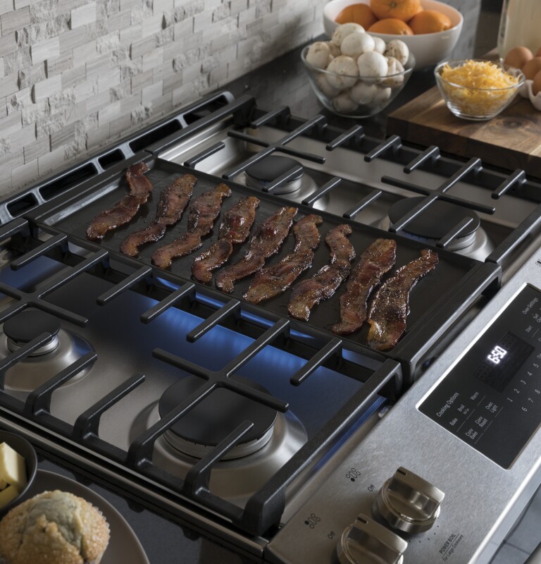 30" Slide-In Front-Control Convection Gas Range JGS760SELSS