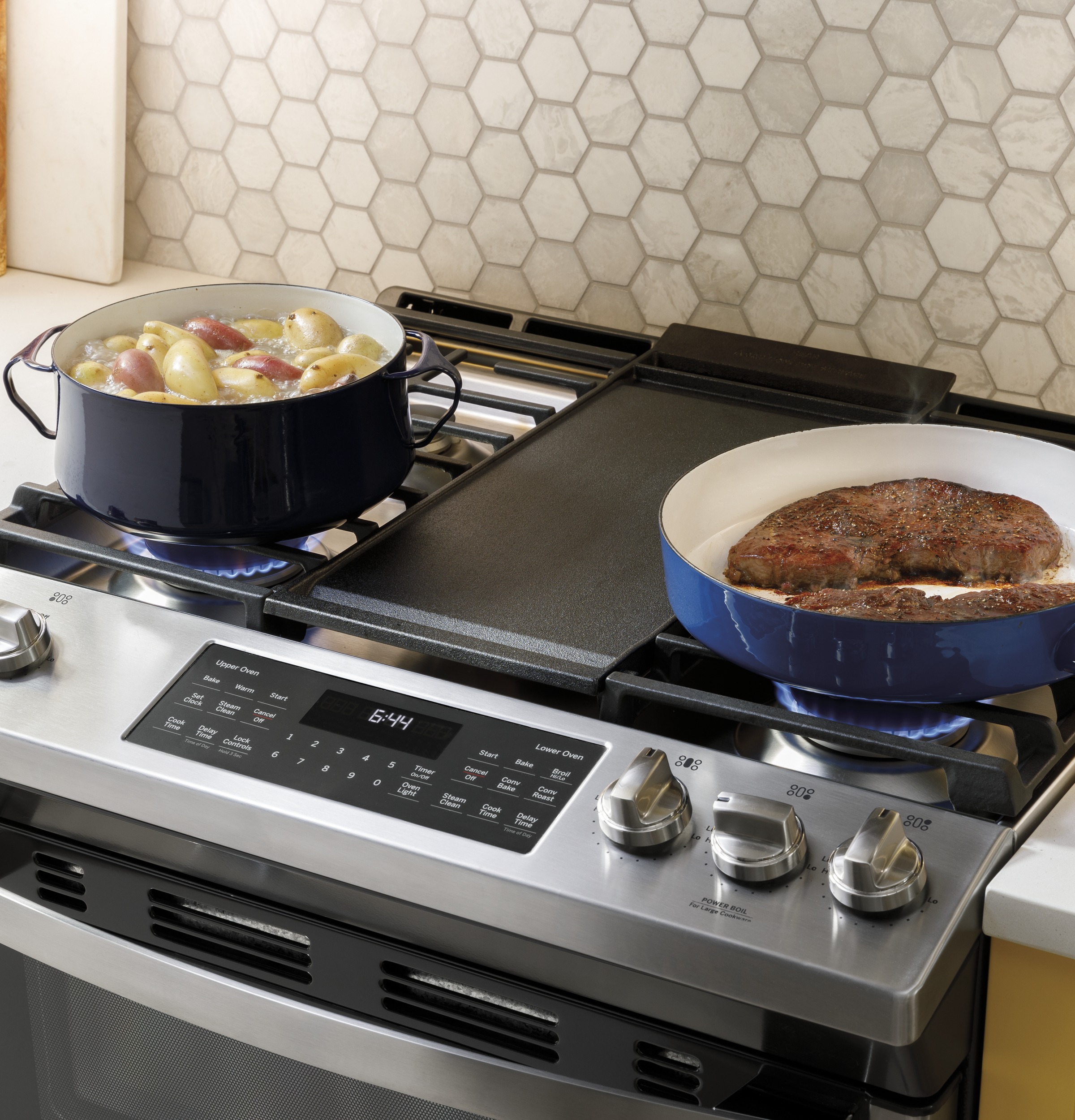 30" Slide-In Front Control Gas Double Oven Range view 8