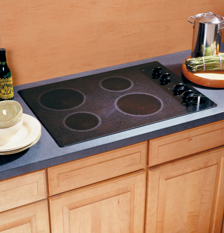 30" Built-In CleanDesign Electric Cooktop JP340BCBB