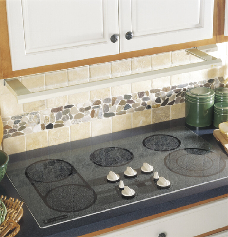 Performance 36" CleanDesign Cooktop JP960CACC