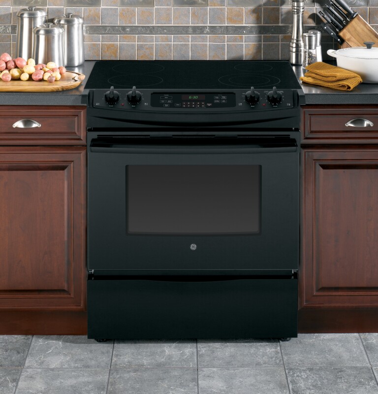 30" Slide-In Front Control Electric Range JS630DFBB, product image 2 of 9