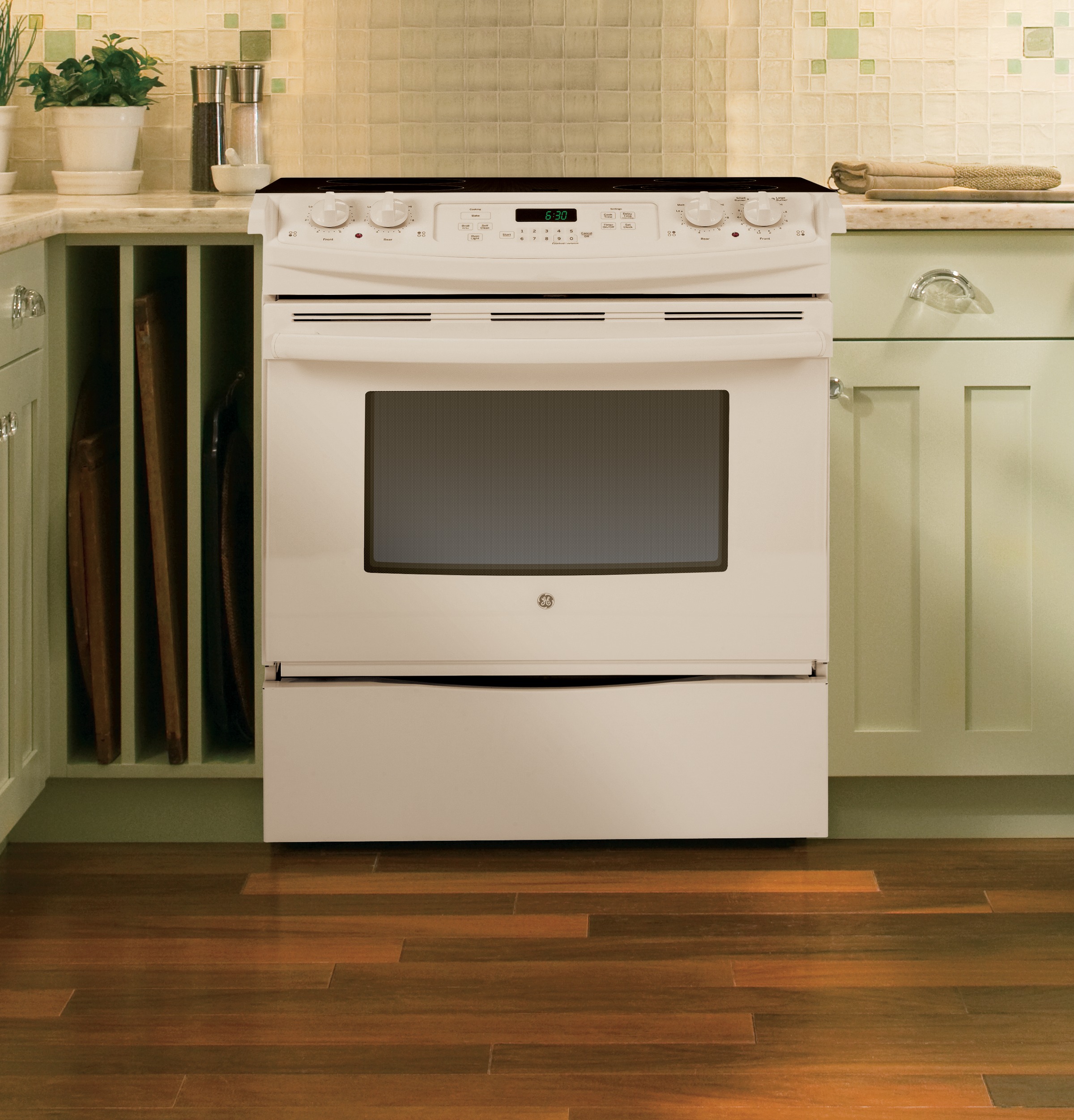30" Slide-In Front Control Electric Range JS630DFCC, product image 3 of 10