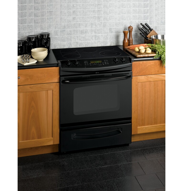 30" Slide-In CleanDesign Electric Range JSP46DNBB