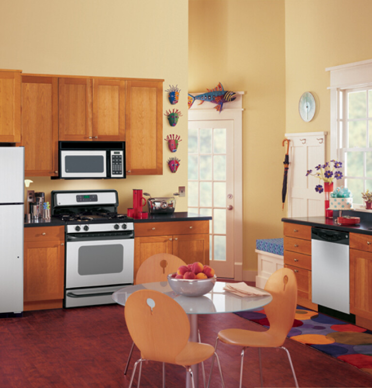 Spacemaker 1.4 Cu. Ft. Capacity, 950 Watt Microwave Oven JVM1440LK, product image 3 of 5