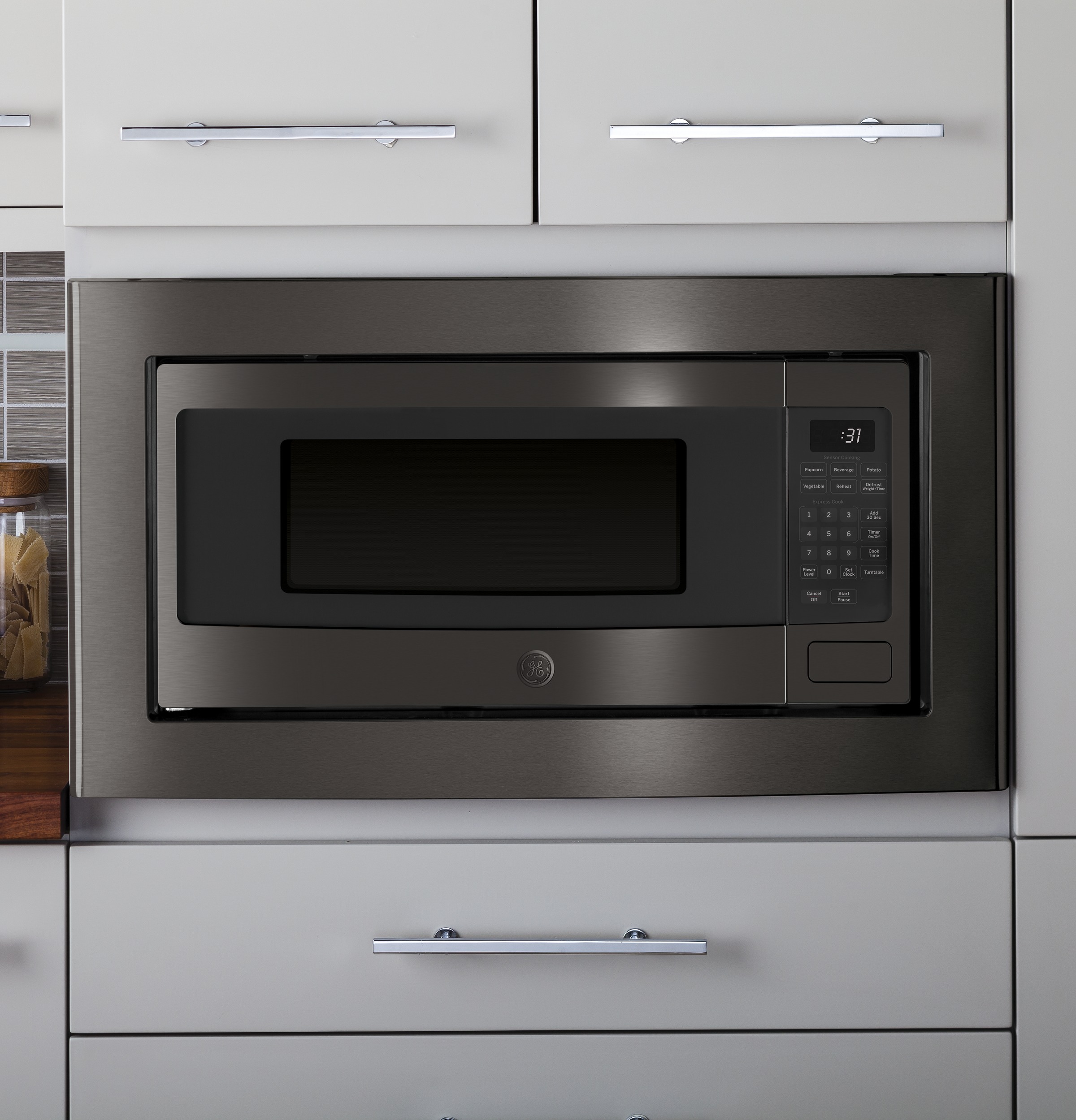 Optional 30" Built-In Trim Kit view 2