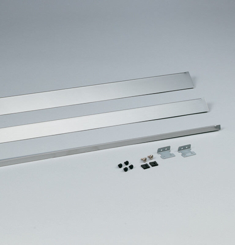 Maintop Rear Filler Strip Kit JXS28, product image 2 of 2