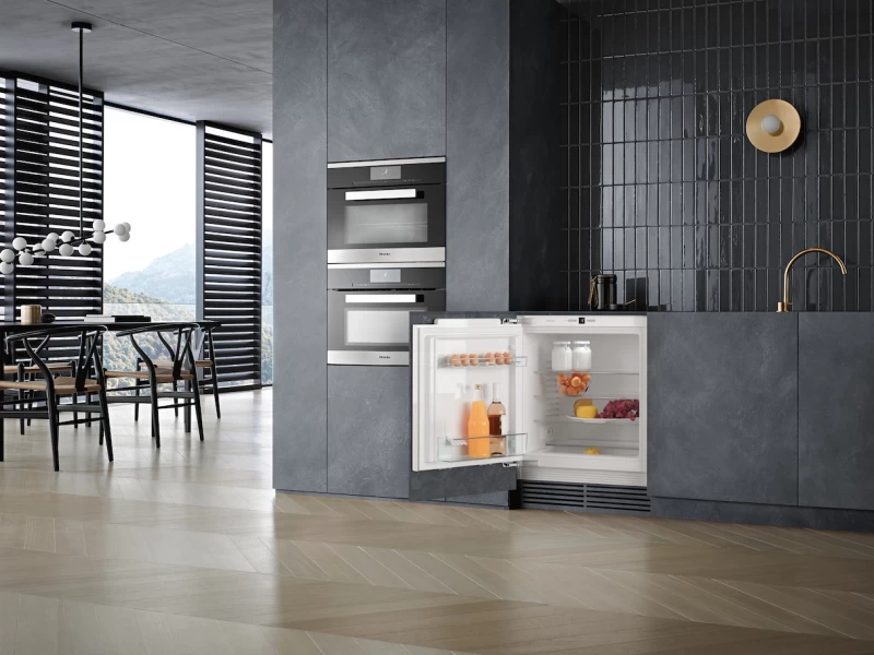 Built‑under refrigerator Compact design with a practical interior layout. K31222UI