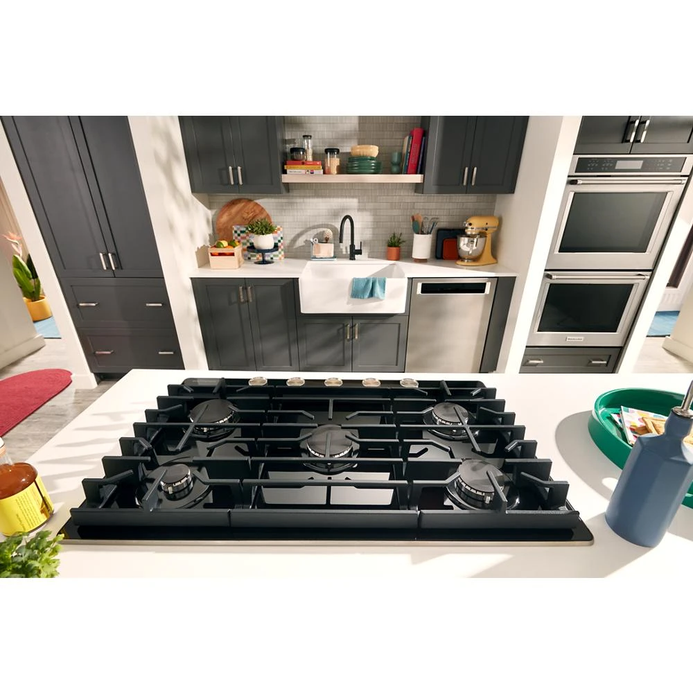 36" Gas-on-Glass Cooktop view 7