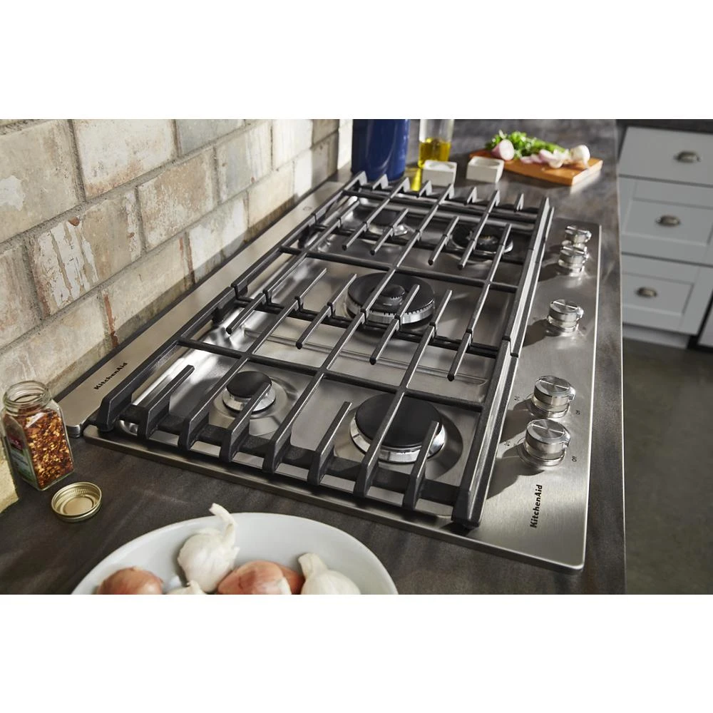 36" 5-Burner Gas Cooktop with Griddle view 25
