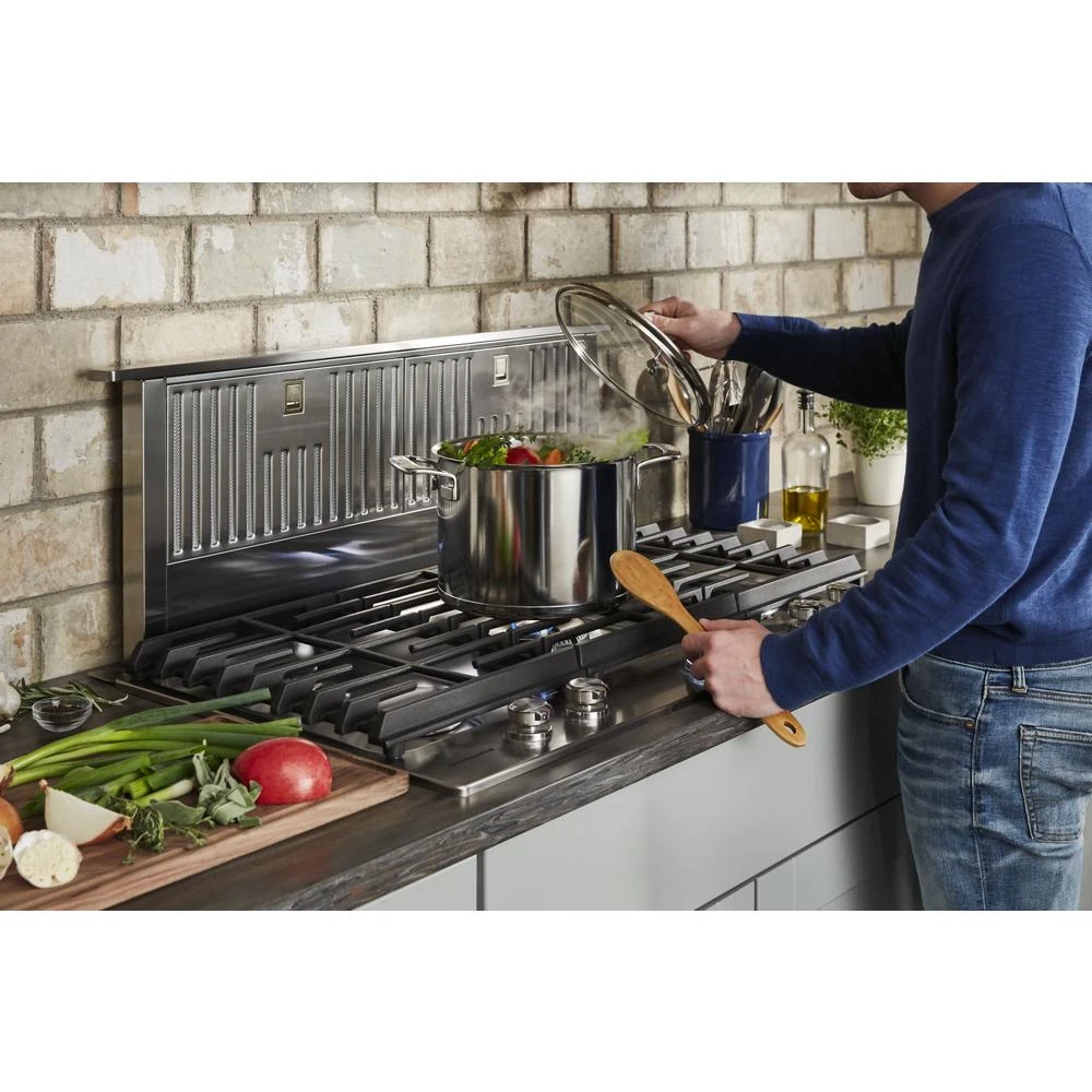 36" 5-Burner Gas Cooktop with Griddle view 20