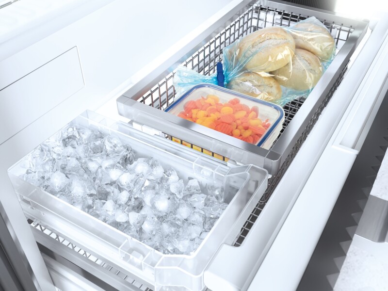 MasterCool fridge‑freezer For high-end design and technology on a large scale. KF2812VI