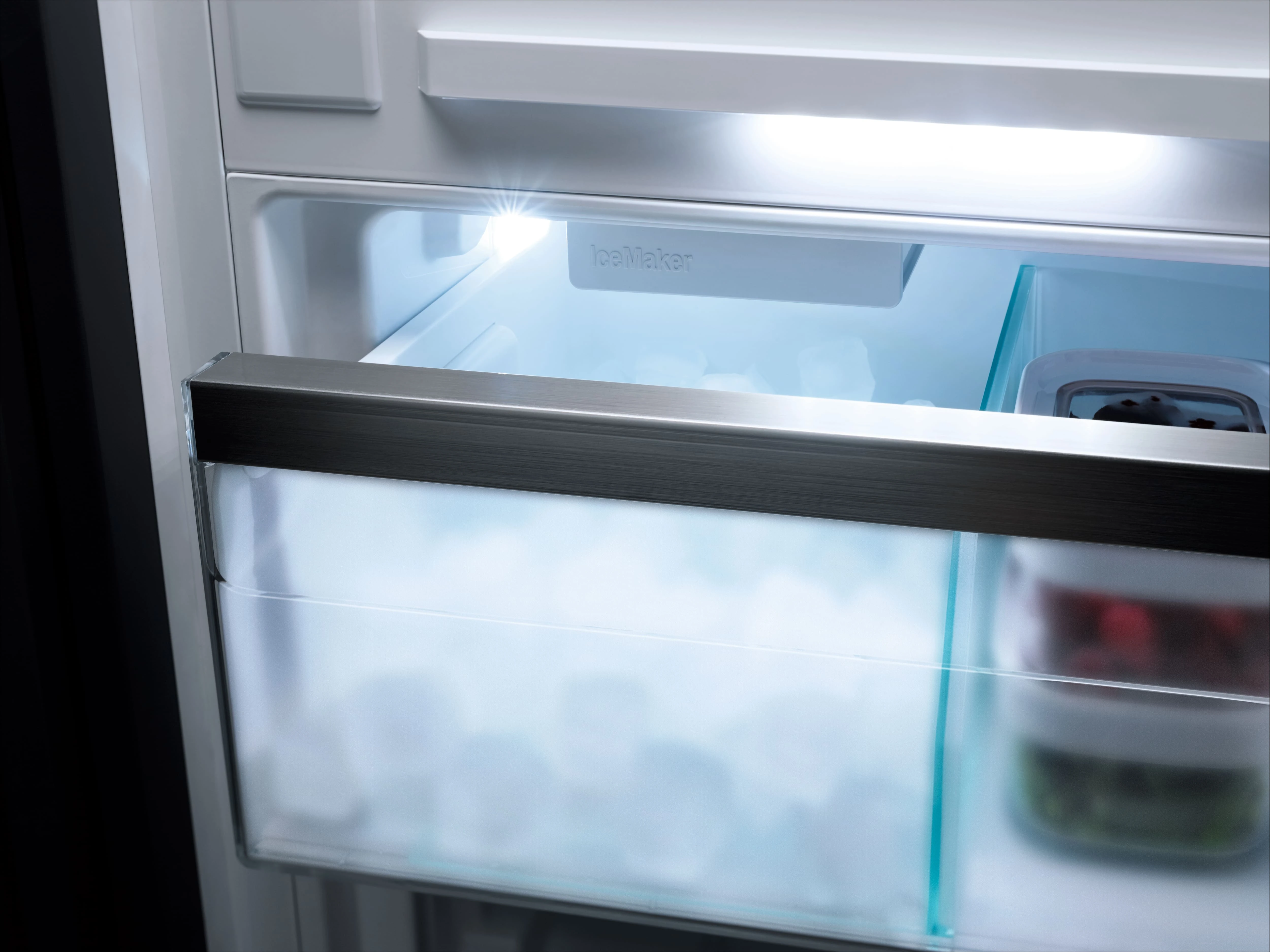 Built-in bottom-mount units, 70 in (178 cm) niche height KFN7795D