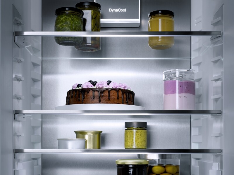 PerfectCool fridge‑freezer PerfectFresh Active, DynaCool, and IceMaker for outstanding appearance. KFN7795D