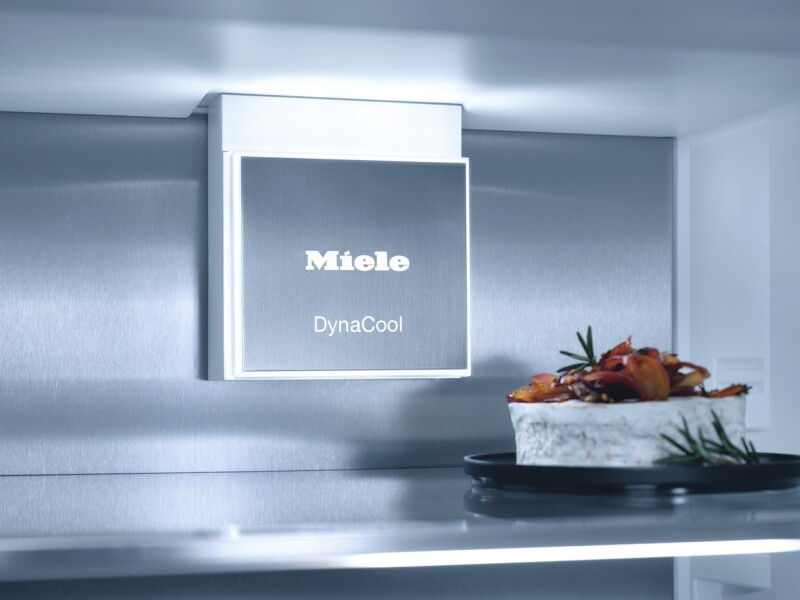 PerfectCool fridge‑freezer PerfectFresh Active, DynaCool, and IceMaker for outstanding appearance. KFN7795D