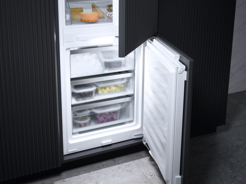 PerfectCool fridge‑freezer PerfectFresh Active, DynaCool, and IceMaker for outstanding appearance. KFN7795D