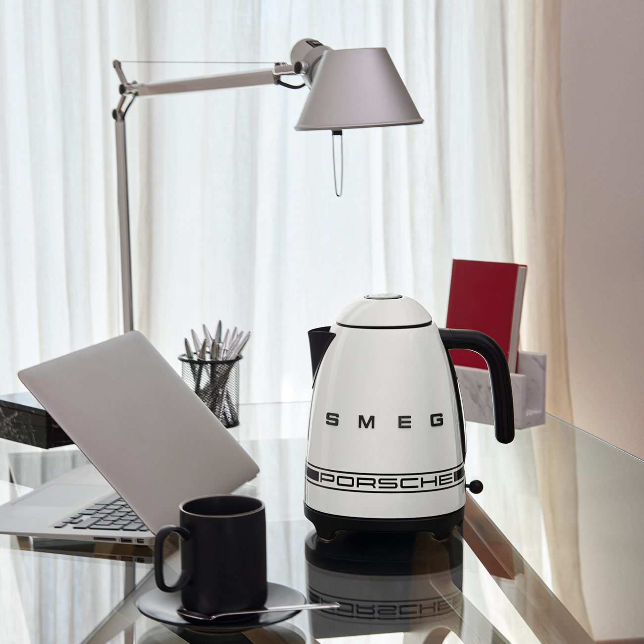 Kettle KLF03 | Carrara White Porsche x SMEG KLF03PCWUS