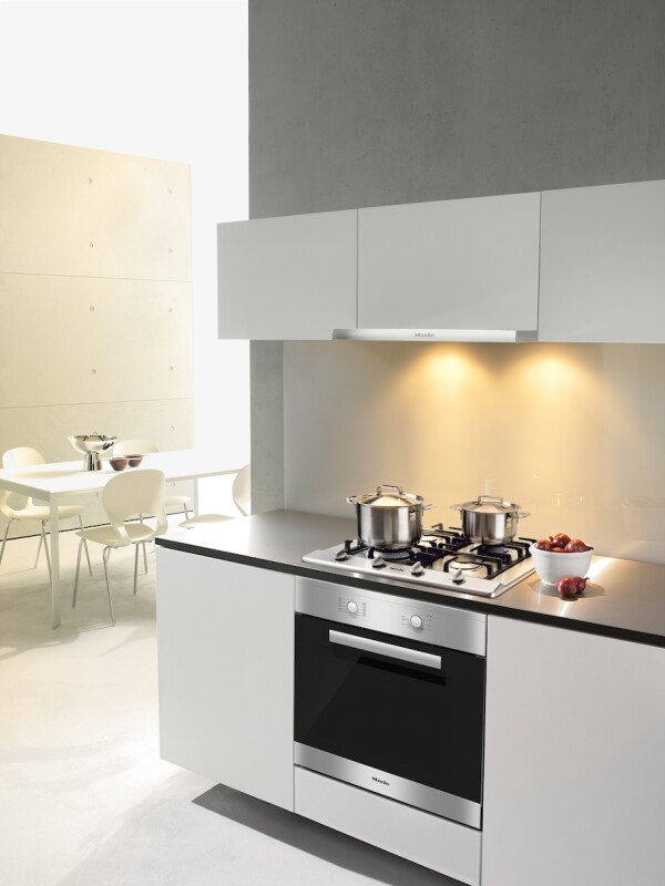 Gas cooktop with a mono wok burner for special applications. KM2012G