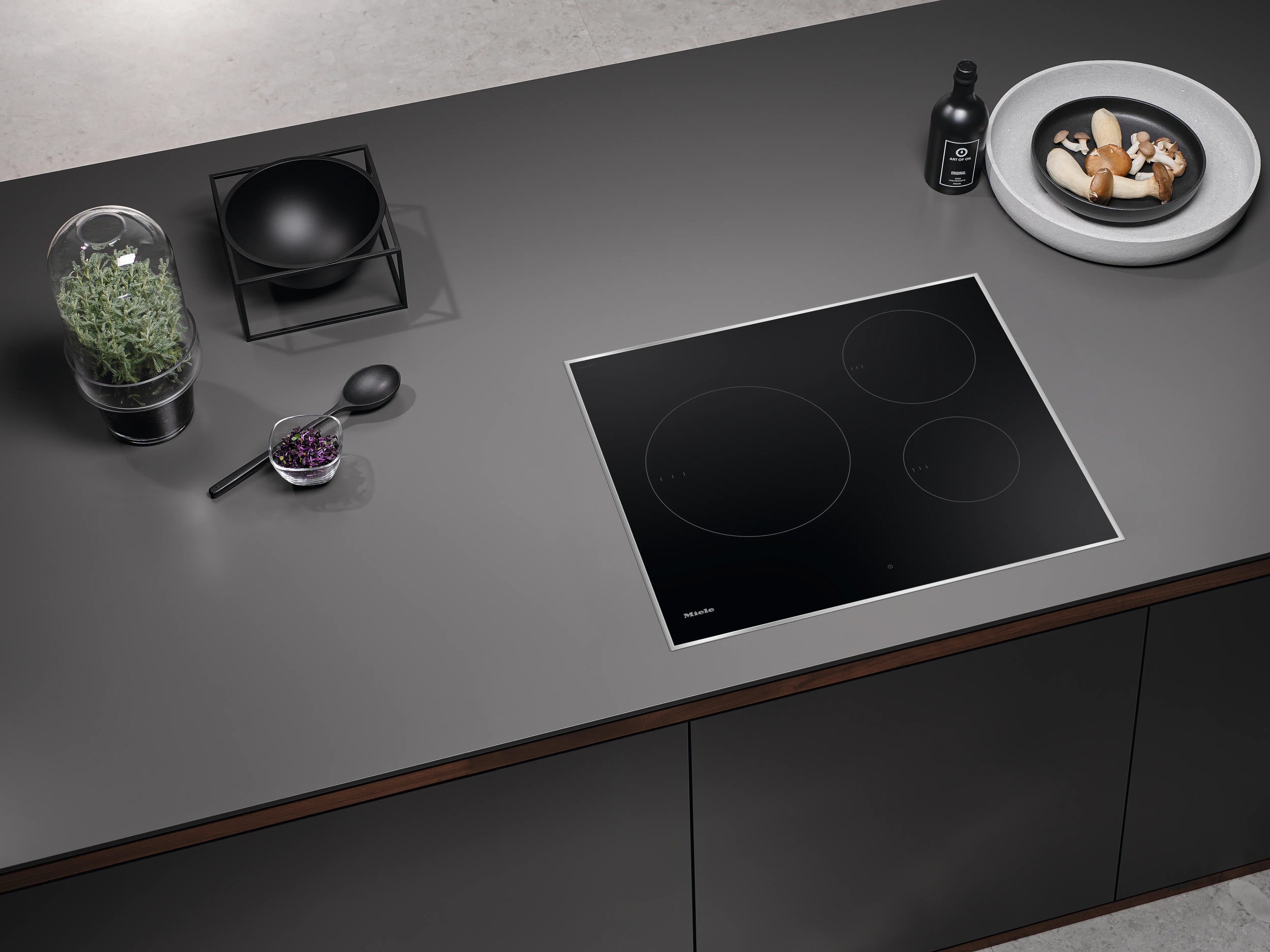 24-inch induction cooktop, operated with its own controls KM7720FR