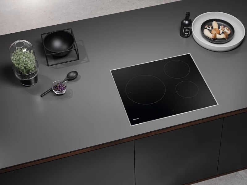 Induction Cooktop with 3 round cooking zones KM7720FR