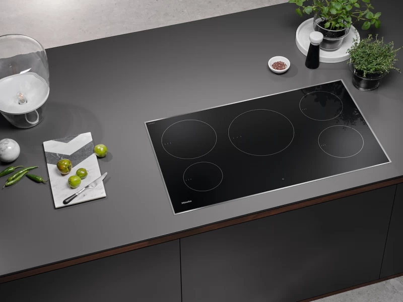 Induction Cooktop with 5 round cooking zones KM7740FR