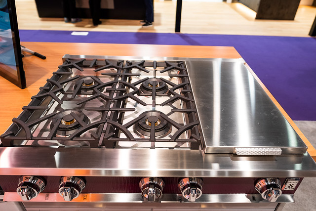 36″ 4-Burner Rangetop with 12″ Griddle KRT364GDNG1