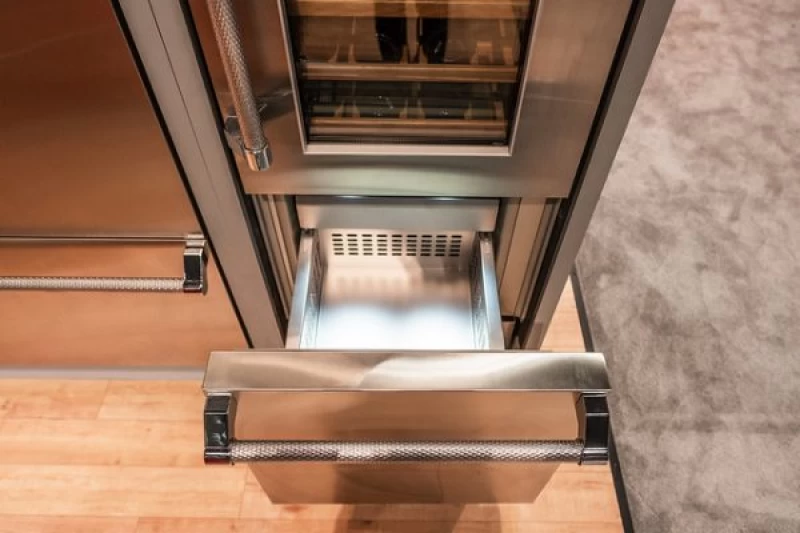 24" Refrigerator with Wine KRWR24