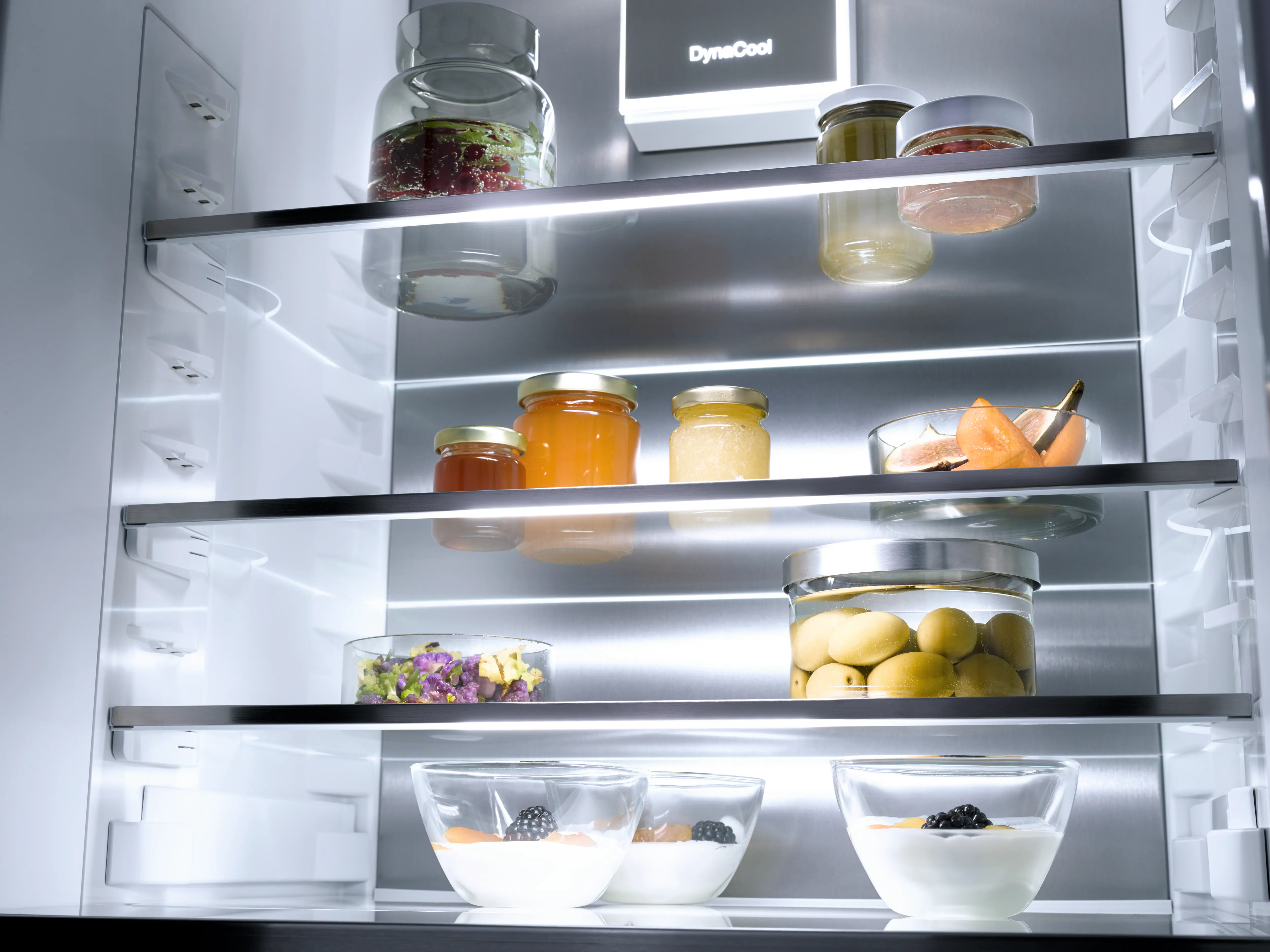 Built-in refrigerator, 70 in (178 cm) niche height KS7793D