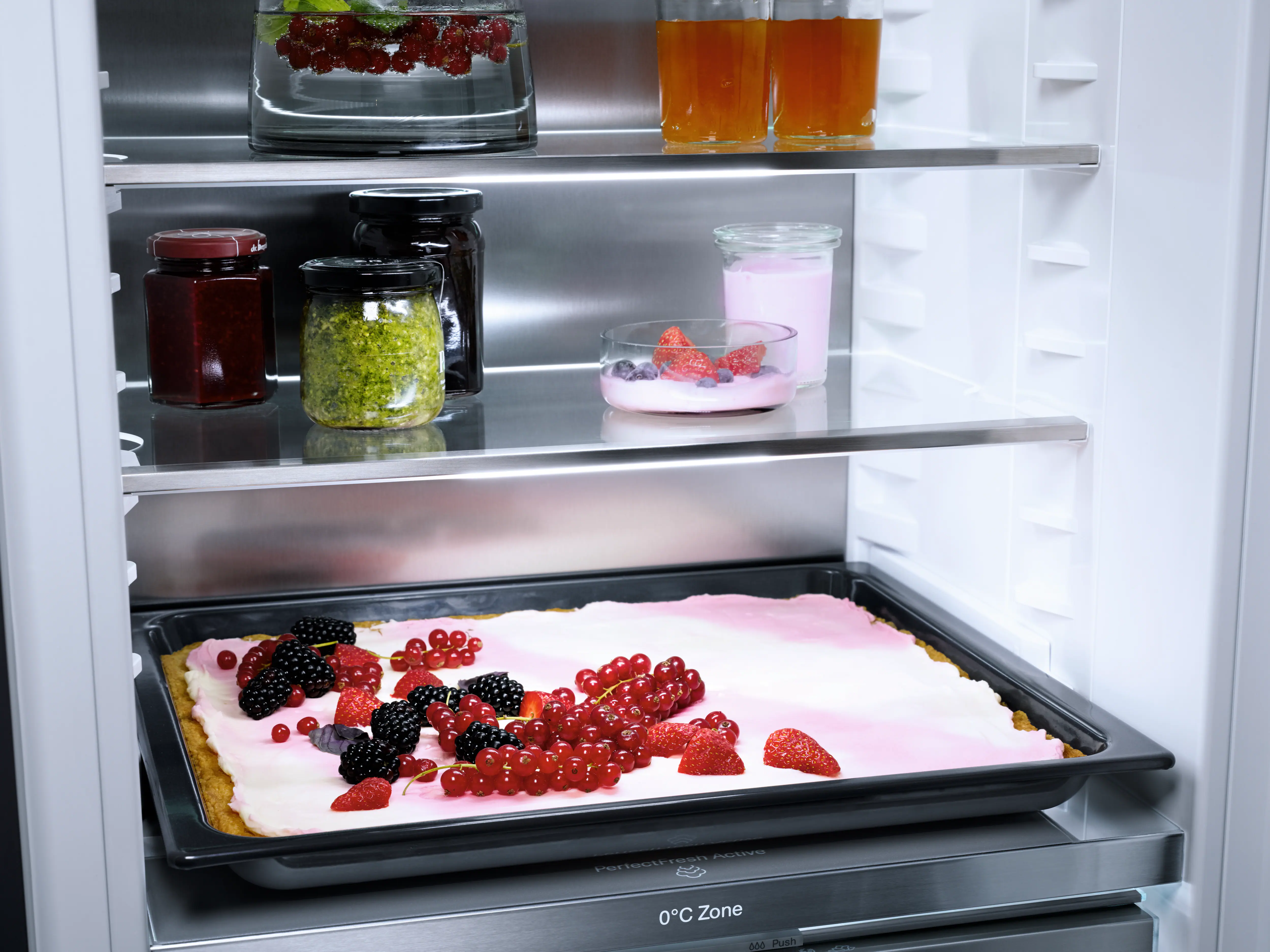 Built-in refrigerator, 70 in (178 cm) niche height KS7793D