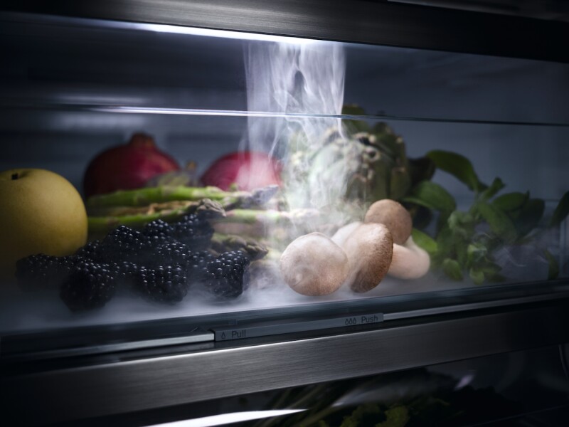 PerfectCool refrigerator with PerfectFresh Active, FlexiLight 2.0, and FlexiTray for maximum convenience. KS7793D
