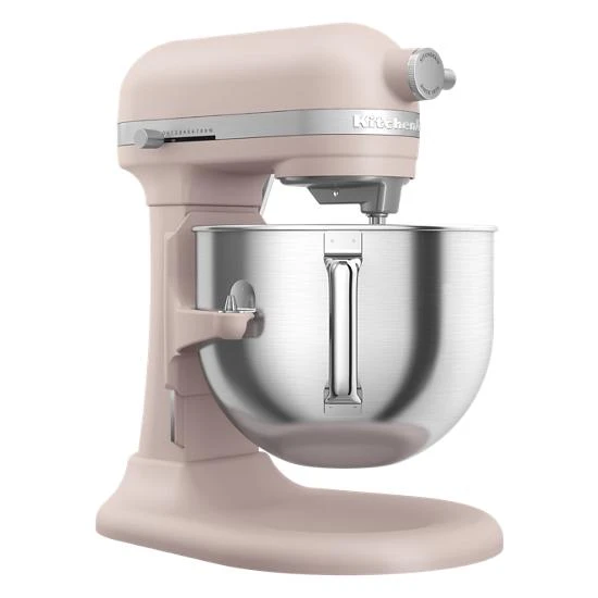 Professional-style performance paired with a 3-point locking bowl provides you with stability for mixing heavy, dense ingredients KSM70SKXXFT