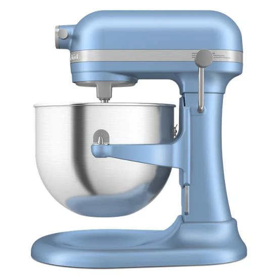 Professional-style performance paired with a 3-point locking bowl provides you with stability for mixing heavy, dense ingredients KSM70SKXXVB