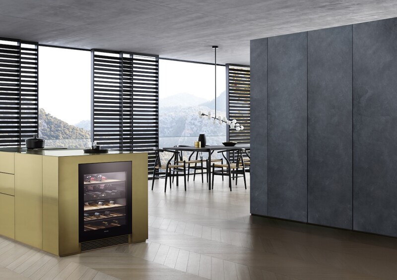 Built‑under wine storage unit with FlexiFrame and Push2open for greater versatility and top-quality design. KWT6322UG