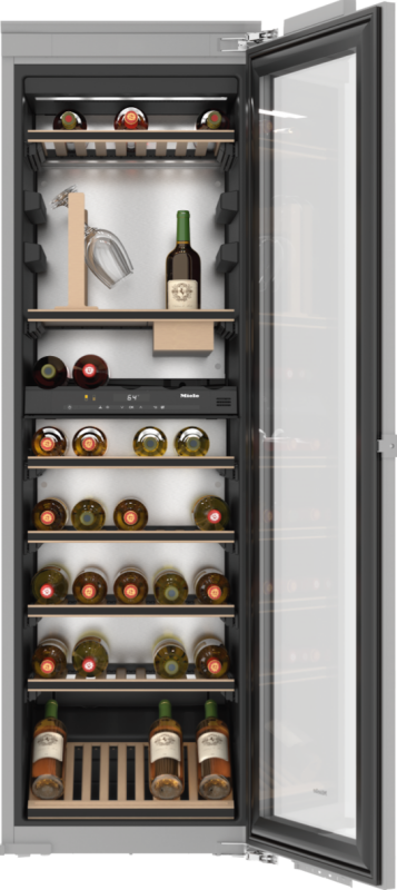 Built‑in wine storage unit with FlexiFrame and SommelierSet for wine connoisseurs. KWT6722IS