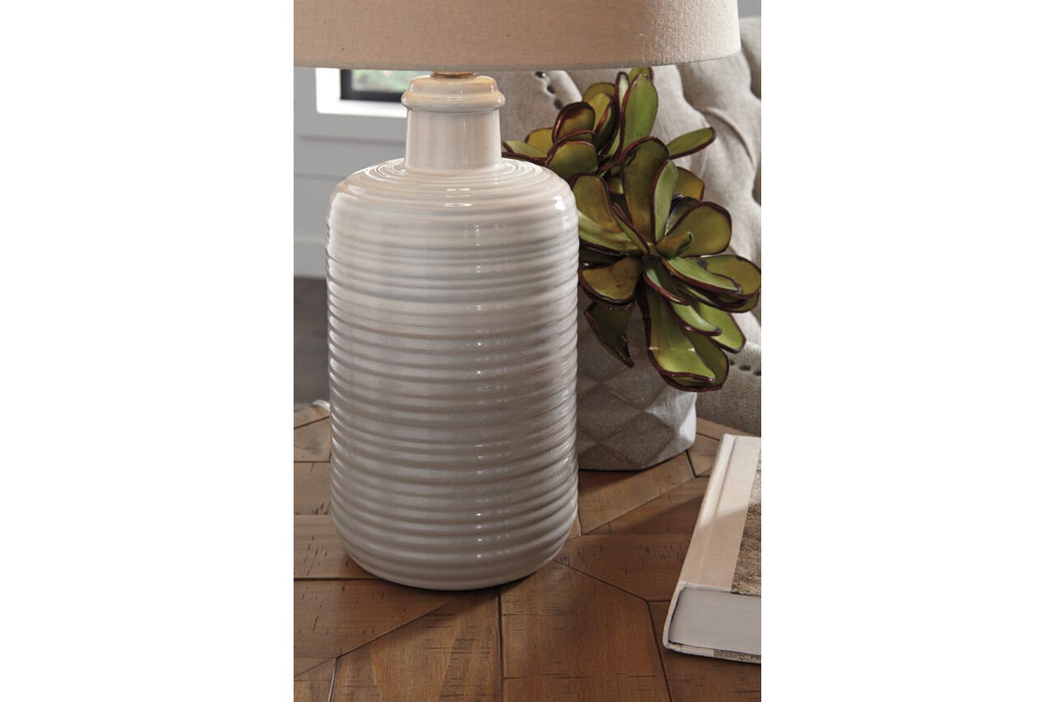 Marnina Brown Ceramic Table Lamp Set of 2 L121854