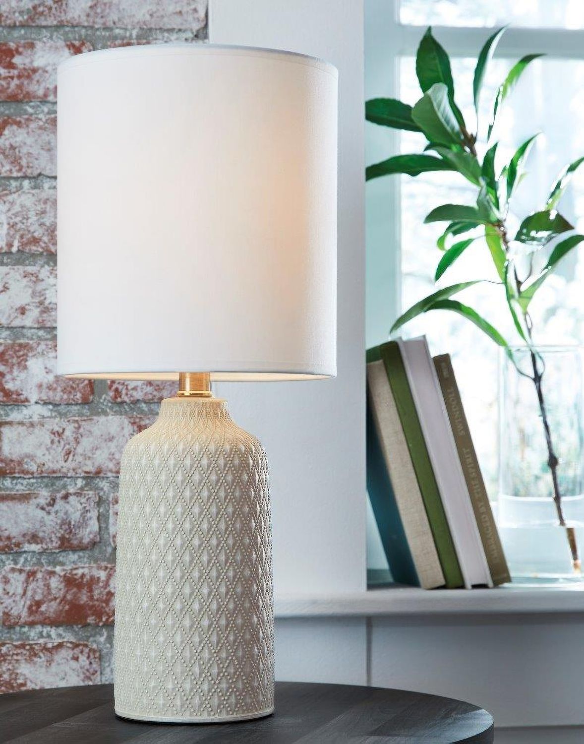 Donnford Gray Table Lamp L180114