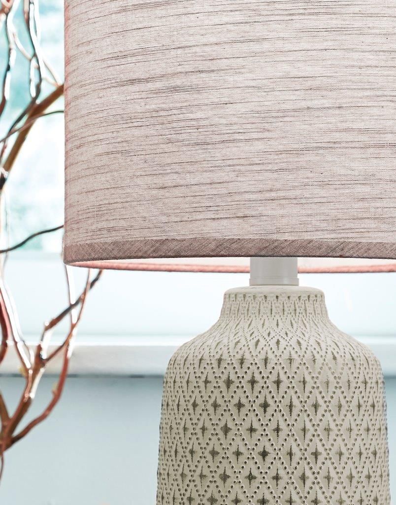 Donnford Brown Table Lamp L180124