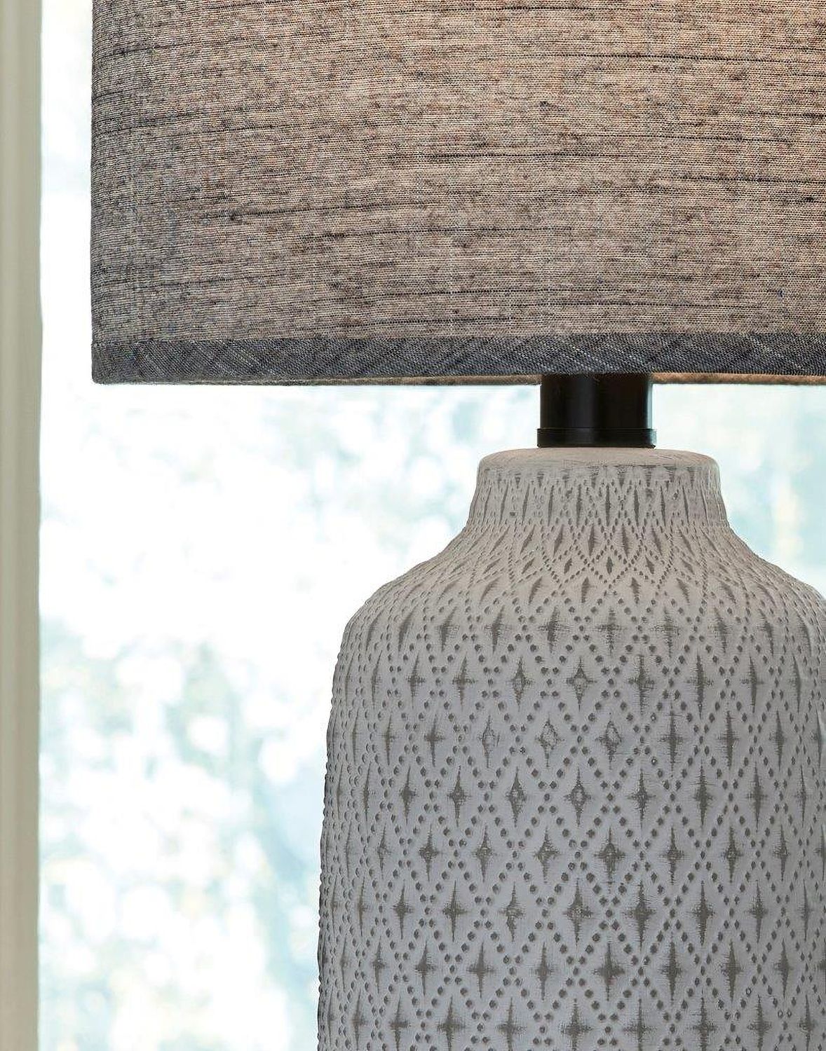 Donnford Black Table Lamp L180134