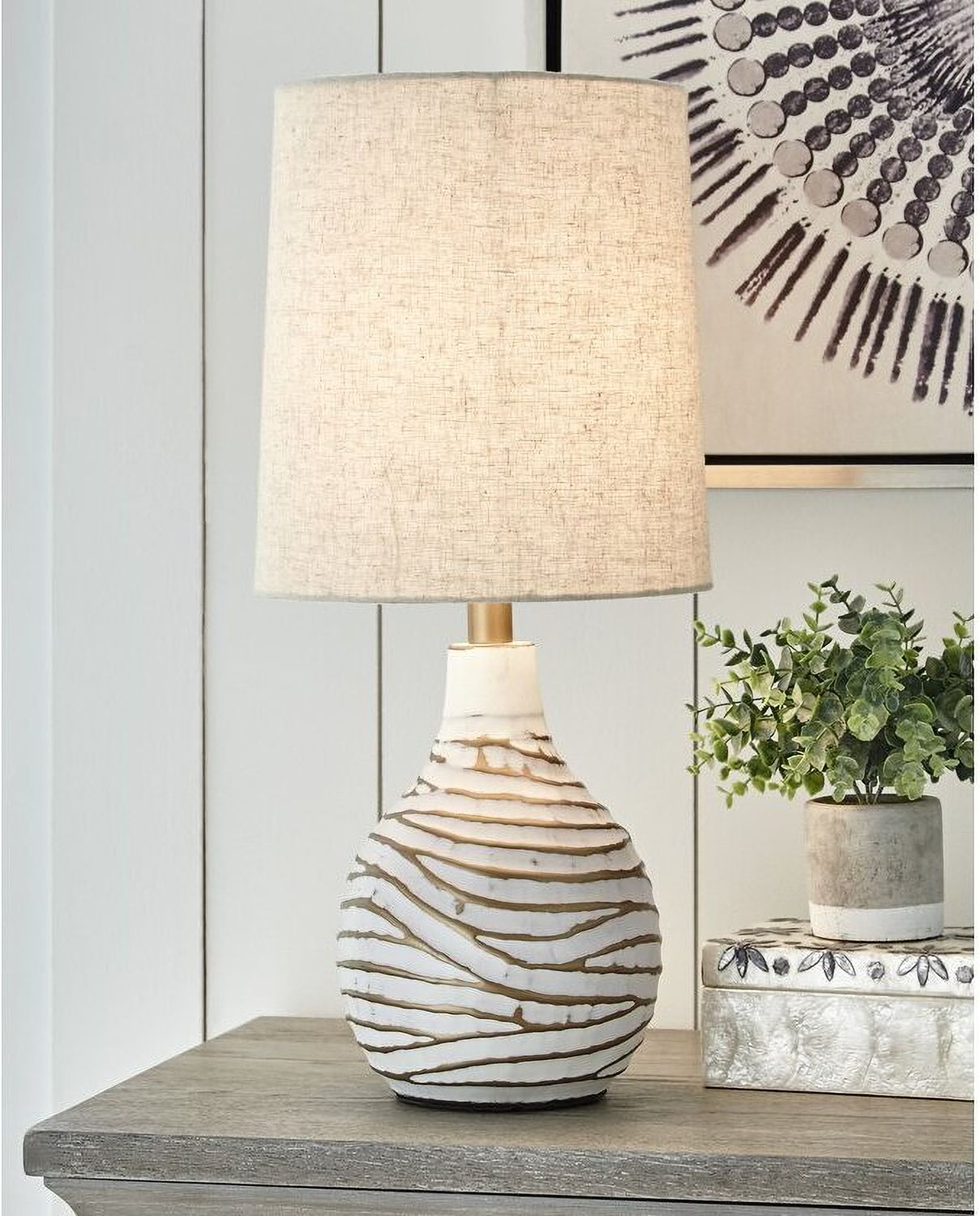 Aleela White/Gold Finish Metal Table Lamp L204194
