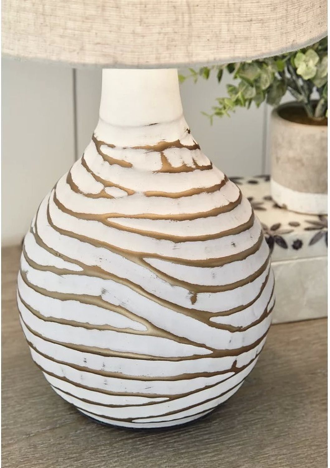 Aleela White/Gold Finish Metal Table Lamp L204194