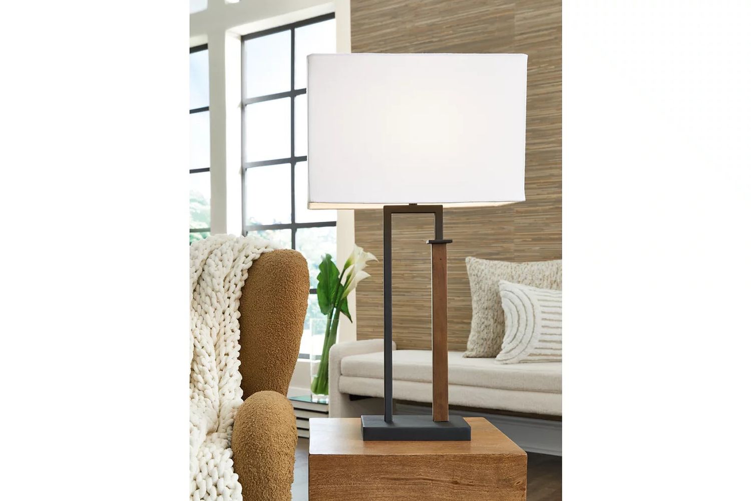 Voslen Table Lamp Set of 2 In Black and Brown L204554